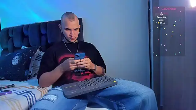 Snapshot of austinoficial chatting on February 2026 12:19:02 AM austinoficial online show from February 2026 12:19:02 AM