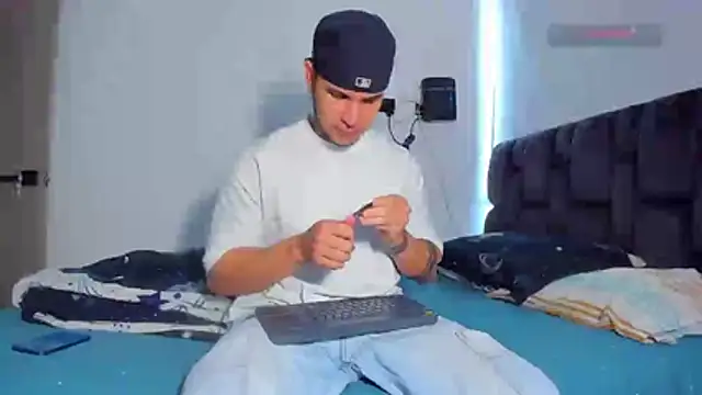 Snapshot of austinoficial chatting on March 2026 08:59:01 PM austinoficial online show from March 2026 08:59:01 PM