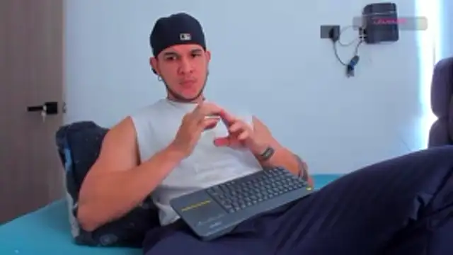 Snapshot of austinoficial chatting on March 2026 02:22:01 PM austinoficial online show from March 2026 02:22:01 PM