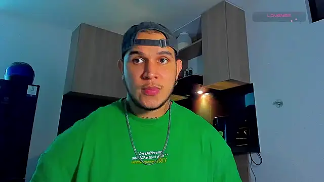 Snapshot of austinoficial chatting on March 2026 02:27:02 AM austinoficial online show from March 2026 02:27:02 AM