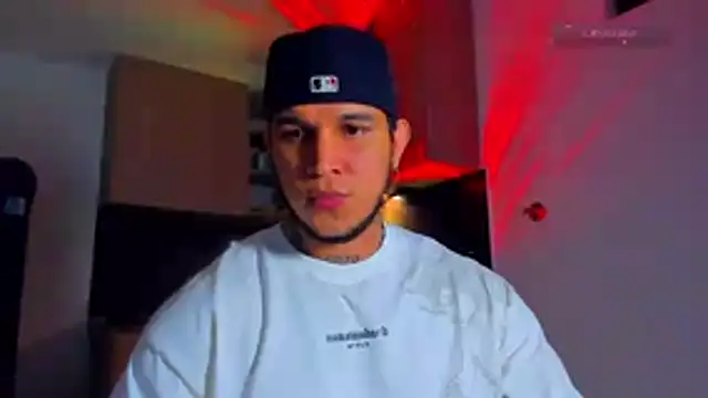 Snapshot of austinoficial chatting on April 2026 01:27:01 AM austinoficial online show from April 2026 01:27:01 AM