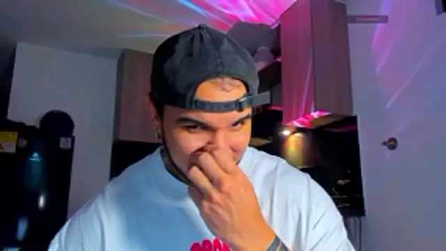 Snapshot of austinoficial chatting on April 2026 04:18:02 AM austinoficial online show from April 2026 04:18:02 AM