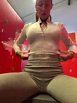 Snapshot of Black_sweet_Rose chatting on February 2025 10:34:01 AM Black sweet Rose online show from February 2025 10:34:01 AM