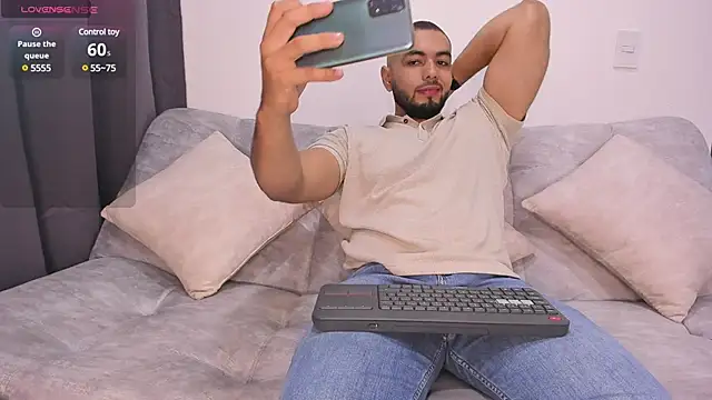 arturguy00 online show from January 2025 01:10:02 AM