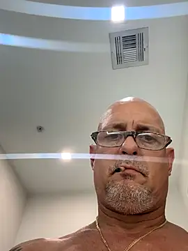 Snapshot of carlospingalinda chatting on September 2025 09:25:01 PM carlospingalinda online show from September 2025 09:25:01 PM