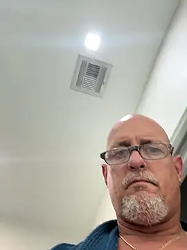 Snapshot of carlospingalinda chatting on September 2025 09:37:01 PM carlospingalinda online show from September 2025 09:37:01 PM