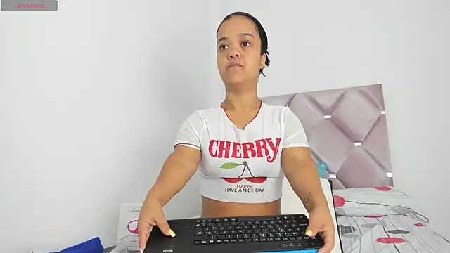 Snapshot of AnieRey chatting on December 2025 12:45:01 PM AnieRey online show from December 2025 12:45:01 PM