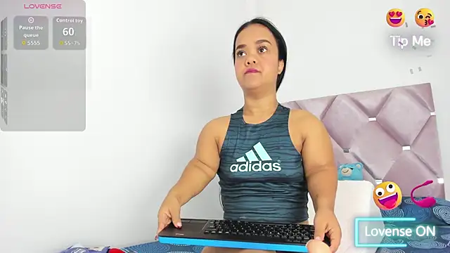 Snapshot of AnieRey chatting on February 2026 09:42:01 PM AnieRey online show from February 2026 09:42:01 PM