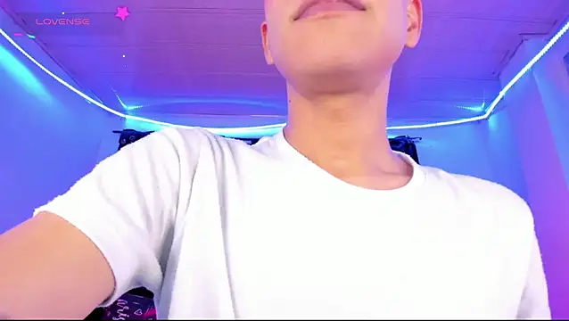 Ethan Boyy online show from May 2026 11:57:02 PM