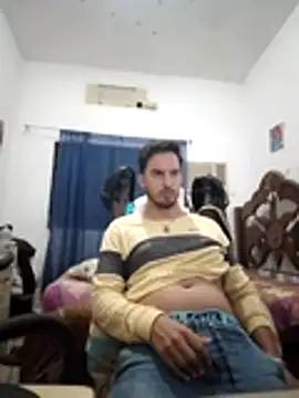 Snapshot of alejo5288 chatting on October 2025 12:45:01 AM alejo5288 online show from October 2025 12:45:01 AM