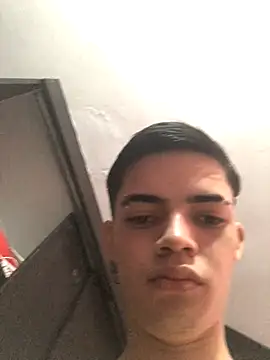 Latinos 2001 online show from November 2025 01:56:02 PM