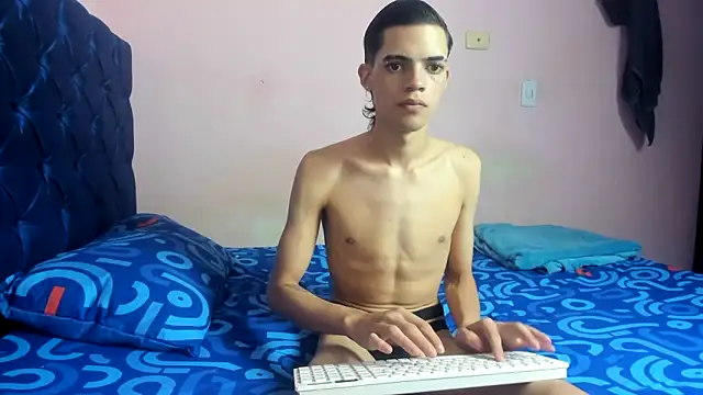 Latinos 2001 online show from March 2026 12:38:01 AM