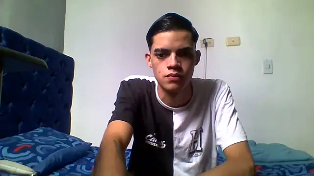 Latinos 2001 online show from May 2026 02:47:01 PM