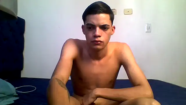 Latinos 2001 online show from July 2026 06:20:01 PM