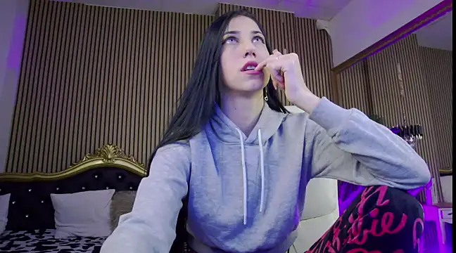 Snapshot of KeylaBlair chatting on January 2025 03:40:01 PM KeylaBlair online show from January 2025 03:40:01 PM