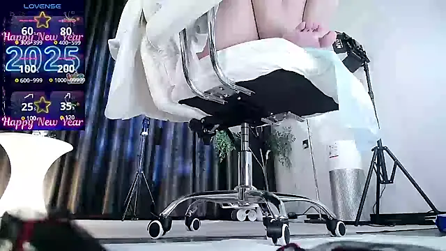 miaomiao-777 online show from February 2025 01:57:01 PM