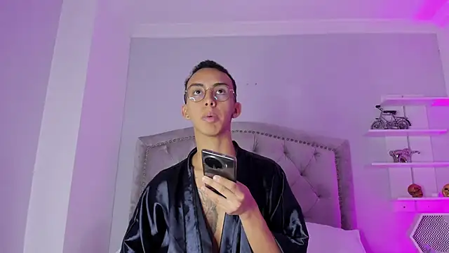 EthaanCox online show from January 2025 04:39:01 AM