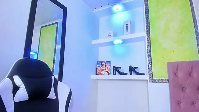 Miss sparkle00 online show from November 2025 05:18:02 AM