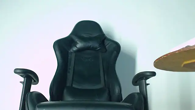 matteo rivas online show from April 2026 11:47:02 PM