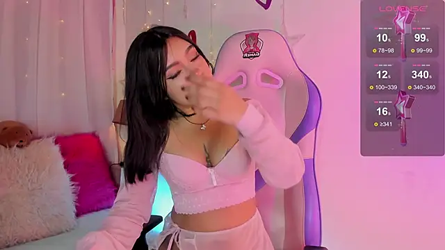 Snapshot of emma_soffia_ chatting on March 2025 06:12:01 PM emma soffia online show from March 2025 06:12:01 PM