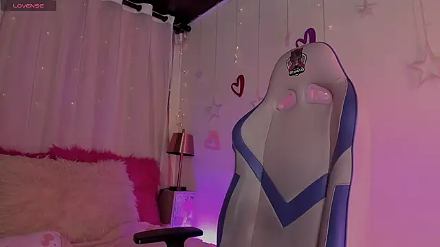 Snapshot of emma_soffia_ chatting on March 2025 05:50:02 PM emma soffia online show from March 2025 05:50:02 PM