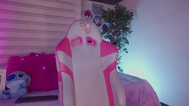 Snapshot of emma_soffia_ chatting on October 2025 05:31:01 PM emma soffia online show from October 2025 05:31:01 PM