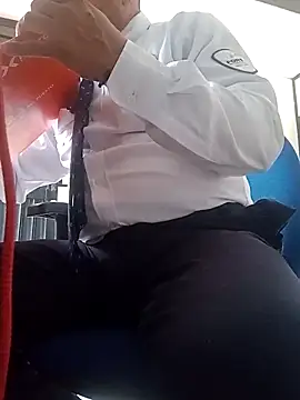 Snapshot of Jinenez chatting on November 2025 09:32:01 PM Jinenez online show from November 2025 09:32:01 PM