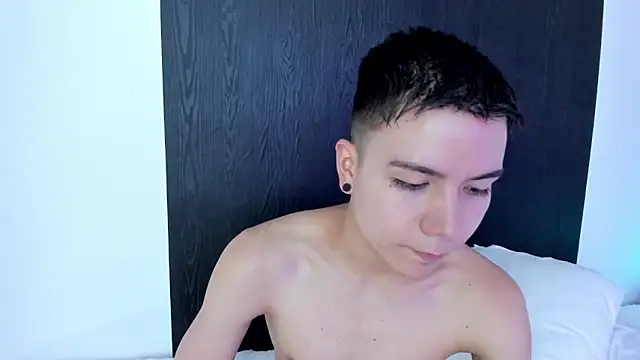 Snapshot of alanblack1 chatting on January 2025 06:28:01 PM alanblack1 online show from January 2025 06:28:01 PM