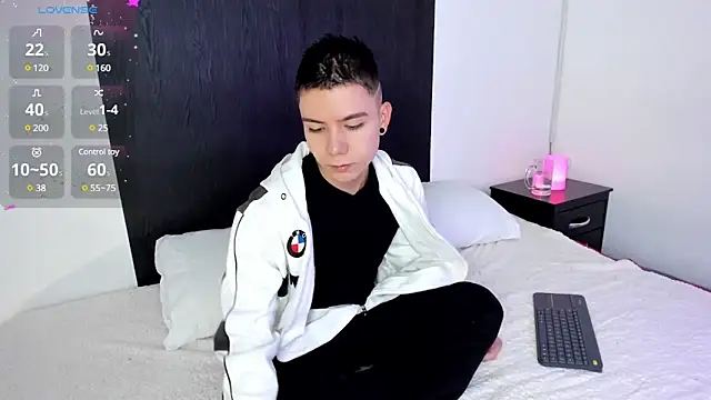 Snapshot of alanblack1 chatting on January 2025 12:37:02 PM alanblack1 online show from January 2025 12:37:02 PM