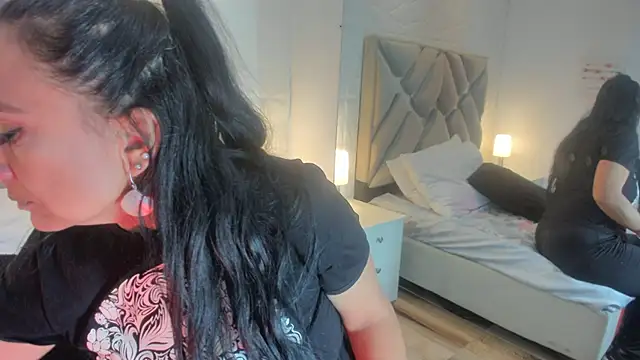 Snapshot of raquell_moore chatting on February 2025 07:15:01 AM raquell moore online show from February 2025 07:15:01 AM