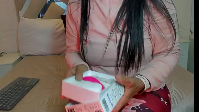 Snapshot of raquell_moore chatting on February 2025 08:42:01 PM raquell moore online show from February 2025 08:42:01 PM