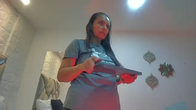 Snapshot of raquell_moore chatting on February 2025 03:59:02 PM raquell moore online show from February 2025 03:59:02 PM