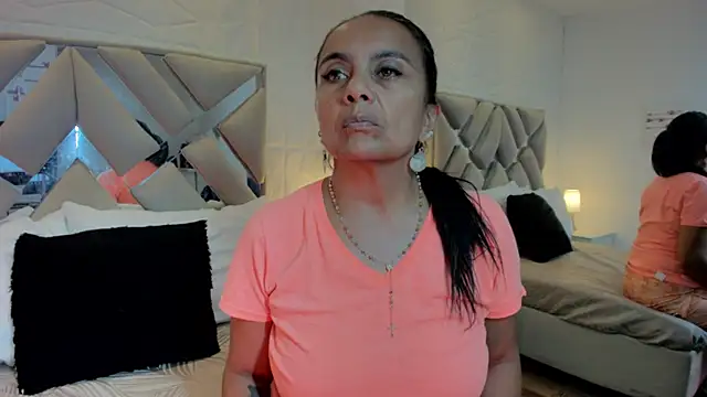 Snapshot of raquell_moore chatting on March 2025 05:06:02 PM raquell moore online show from March 2025 05:06:02 PM