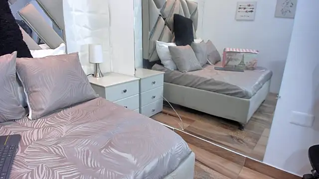 Snapshot of raquell_moore chatting on September 2025 04:18:01 PM raquell moore online show from September 2025 04:18:01 PM