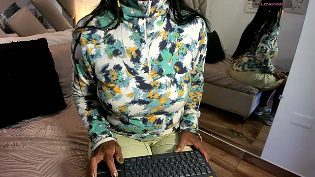 Snapshot of raquell_moore chatting on October 2025 11:09:02 AM raquell moore online show from October 2025 11:09:02 AM