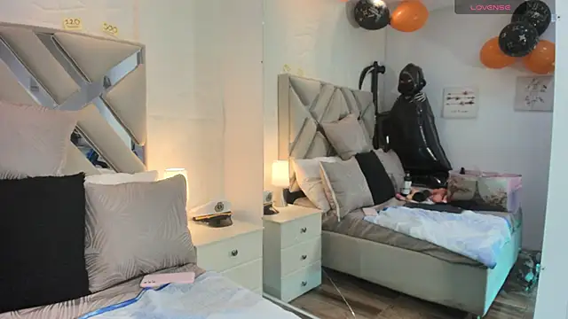 Snapshot of raquell_moore chatting on October 2025 12:16:02 PM raquell moore online show from October 2025 12:16:02 PM