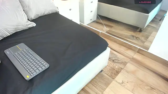 Snapshot of raquell_moore chatting on October 2025 11:39:02 AM raquell moore online show from October 2025 11:39:02 AM