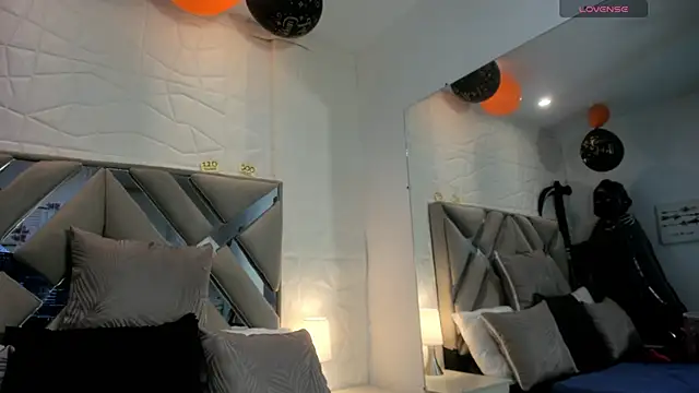 Snapshot of raquell_moore chatting on October 2025 01:07:02 PM raquell moore online show from October 2025 01:07:02 PM