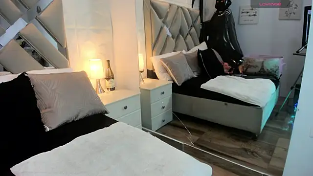 Snapshot of raquell_moore chatting on October 2025 11:47:02 AM raquell moore online show from October 2025 11:47:02 AM