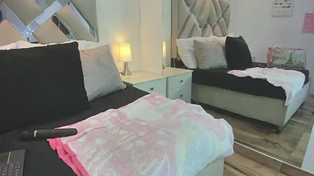 raquell moore online show from January 2026 05:07:02 PM