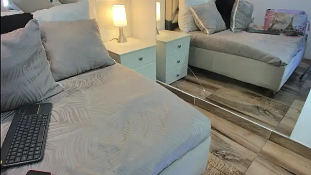 raquell moore online show from March 2026 12:20:01 PM