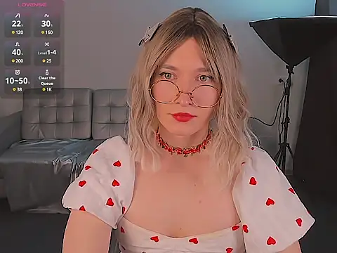 foxy jpg online show from January 2025 12:07:01 AM