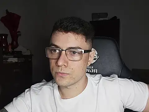 Dyllan   online show from October 2025 02:39:01 PM