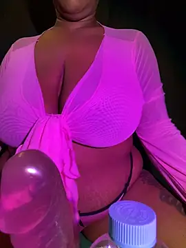 Snapshot of xoxoHotCoCo chatting on January 2025 04:10:01 AM xoxoHotCoCo online show from January 2025 04:10:01 AM