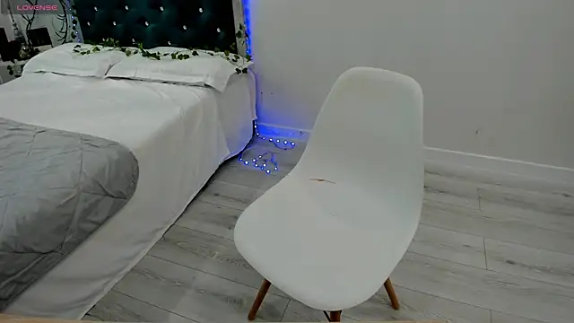 novaaskyy online show from September 2025 09:25:02 AM