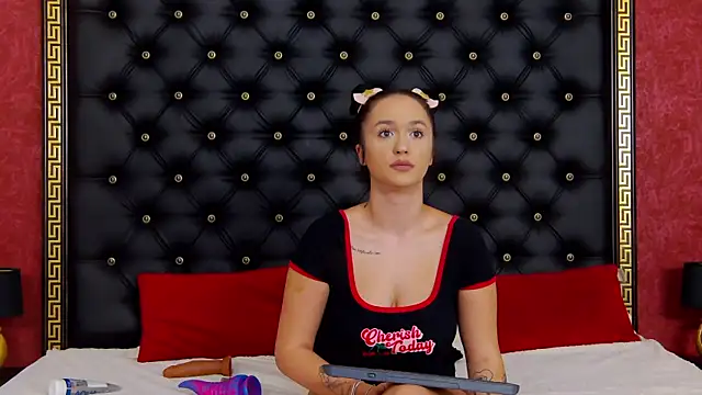 Eva Lovvia  online show from November 2025 04:12:02 AM