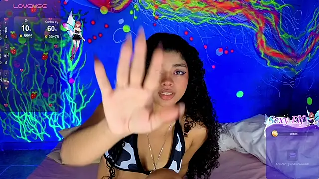 Snapshot of lucie_petite chatting on January 2026 06:32:02 PM lucie petite online show from January 2026 06:32:02 PM