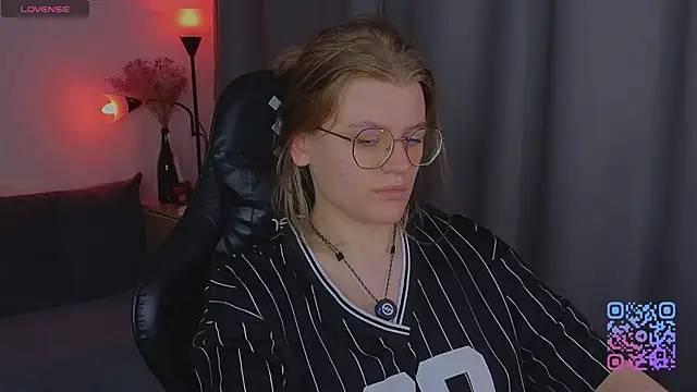  JessieVibes online show from June 2026 01:45:01 PM