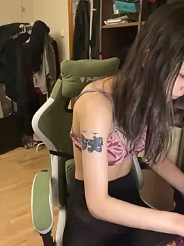 Snapshot of mollyEXD chatting on December 2025 02:12:02 PM mollyEXD online show from December 2025 02:12:02 PM