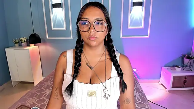 Snapshot of isabella_zc chatting on May 2026 02:14:01 PM isabella zc online show from May 2026 02:14:01 PM